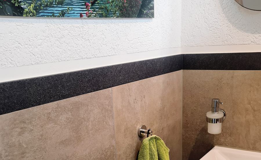 Fliesenzuschnitt auf Wunschmaß - Bordüre im Badezimmer